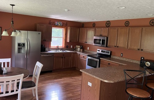 Richmond Other | Cozy 2 bedroom farmhouse close to town