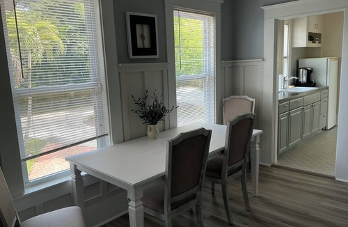 Rainbow Groves House | Cozy 2-bedroom house in perfect Fort Myers with AC