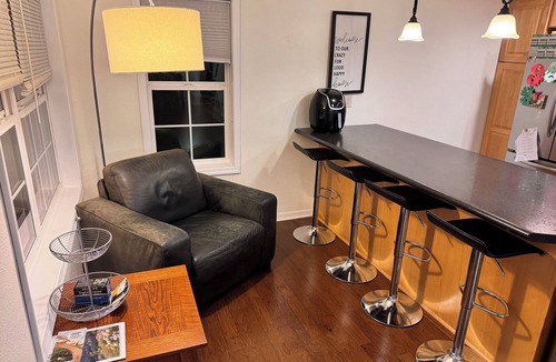 Mindoro House | Cozy 2-bedroom, lofted house in fabulous La Crescent with AC