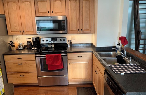 Mindoro House | Cozy 2-bedroom, lofted house in fabulous La Crescent with AC