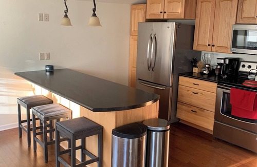 Mindoro House | Cozy 2-bedroom, lofted house in fabulous La Crescent with AC