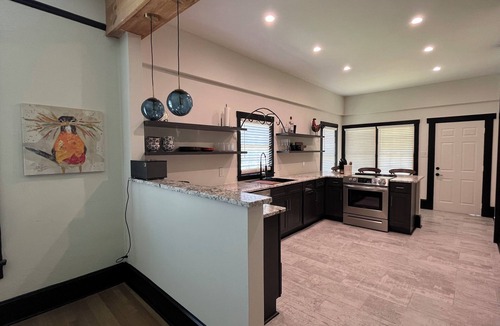 Great Falls House | Cozy 2-bedroom Mid Century Modern house in Great Falls