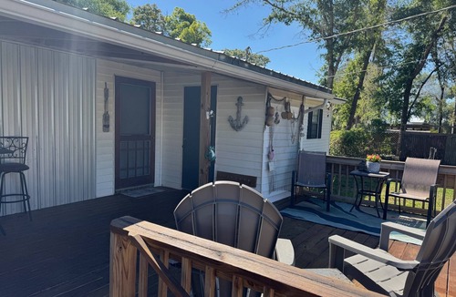 Steinhatchee House | Cozy 2-bedroom renovated mobile home in serene Steinhatchee with Back Patio