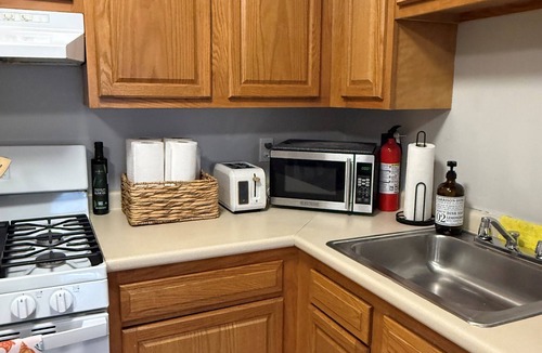 Portsmouth Apartment | Cozy 2 bedroom retreat on quiet Ledgewood Dr! Minutes to Downtown Portsmouth!