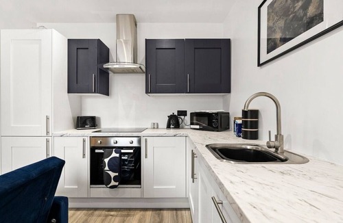 Norwich Apartment | Cozy 2 Bedroom Retreat in Norwich