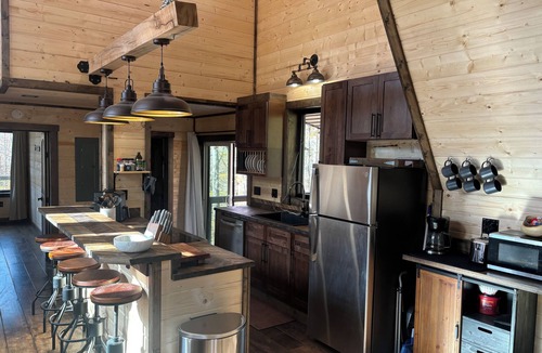 Murray Cabin | Cozy 2-bedroom secluded A-Frame cabin in charming Murray