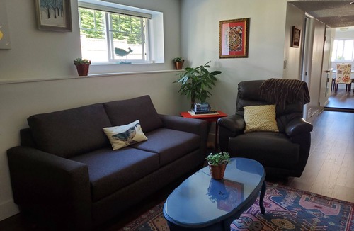 Sidney Apartment | Cozy 2 bedroom suite