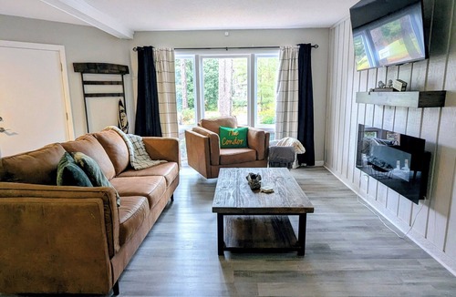 Foxfire Condo | Cozy 2-bedroom condo on 'the 18th Green' of FoxFire Village