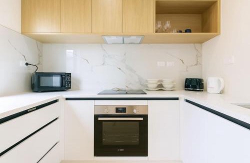 Waterview House | Cozy 2 Bedroom Waterview Home for Work and Family