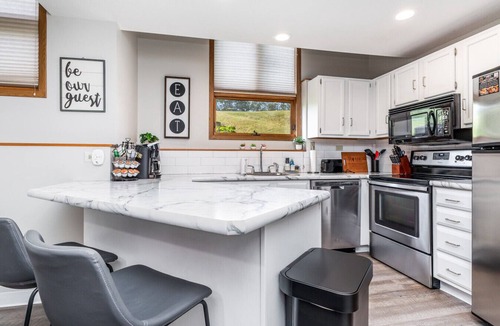 The Galena Territory Villa | Cozy 2 BR with Fireplace | Sleeps 5 |