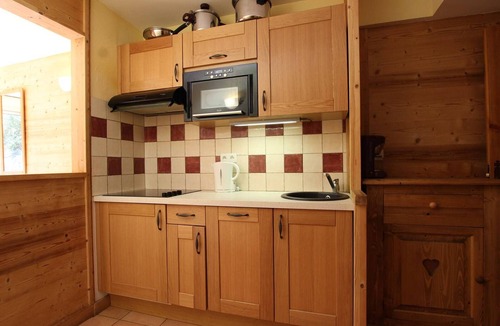 Chantemerle Apartment | Cozy 2-Room Apartment with Mountain Corner near Ski Lifts - Sleeps 6