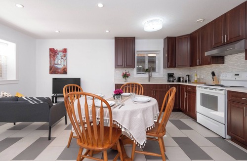 Central Lonsdale House | Cozy 2B Suite in Great Location Near Trails & Shop