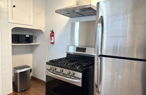 Hanford House | Cozy 2BD/1BR Home with Washer & Dryer