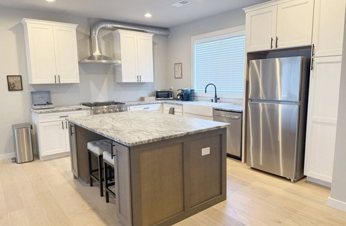 Easley House | Cozy 2BR 2.5BA Luxury Retreat Full Kitchen Luxury Bath Greenville Clemson Area