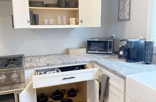 Easley House | Cozy 2BR 2.5BA Luxury Retreat Full Kitchen Luxury Bath Greenville Clemson Area