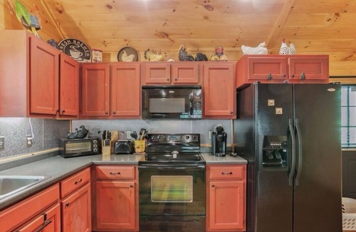 Morganton Cabin | Cozy 2BR/2BA Mountain Cabin Near Blue Ridge