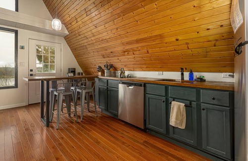 Makanda Cabin | Cozy 2BR A-Frame Cabin w/Hot Tub & Lake Views