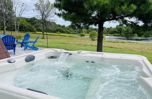 Makanda House | Cozy 2BR A-Frame Cabin w Hot Tub & Views