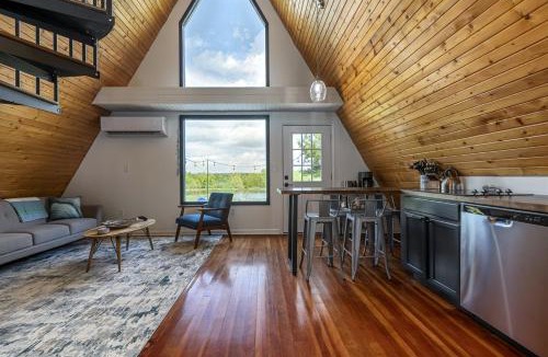 Makanda House | Cozy 2BR A-Frame Cabin w Hot Tub & Views