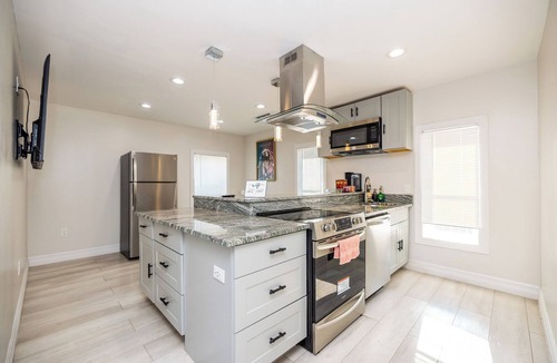 Fall River Apartment | Cozy 2BR Apartment + Free Parking Fall River + WIFI