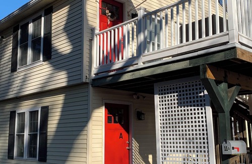 Northampton Apartment | Cozy 2BR apartment just 1 mile from downtown Northampton with AC!
