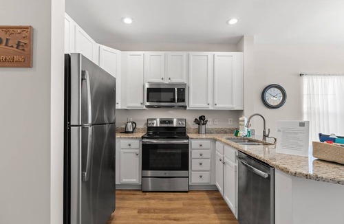 Red Hill Condo | Cozy 2BR at Legends Golf Resort | Pool and Tennis