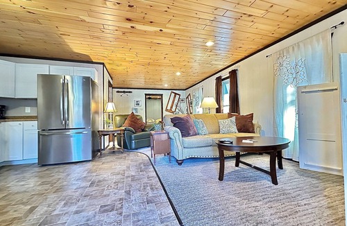 Eagle River Cottage | Cozy 2br Cabin Catfish Lake, Eagle River Chain, THE EVERETT