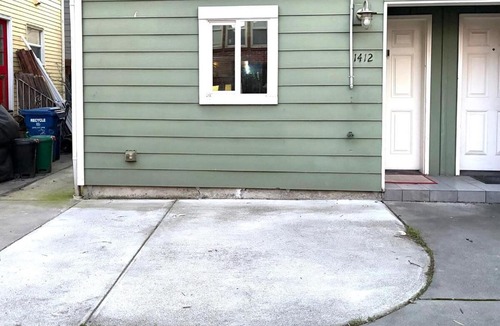 North Beacon Hill Apartment | Cozy 2BR City Stay- 2-Min Walk to Light Rail