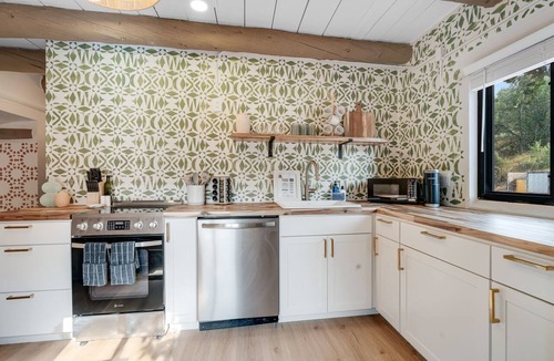 Manitou Springs Apartment | Cozy 2BR in Manitou Springs, Walk Downtown