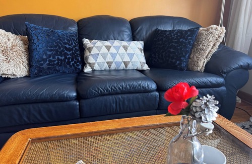 Winnipeg House | Cozy 2BR in Winnipeg. Near airport, food, bus, hospital. Home away from home.