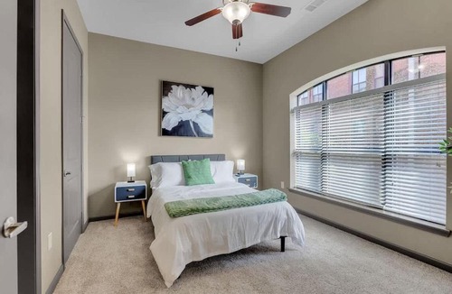 Brady Arts District Apartment | Cozy 2BR- Pool,Gym,Pkng,Near BOK Ctr&Arts Dstrct