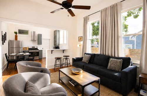 Near East Side House | Cozy 2BR Private Backyard | 5min Drive 2 Downtown