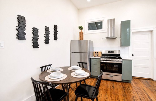 Near East Side House | Cozy 2BR Private Backyard | 5min Drive 2 Downtown