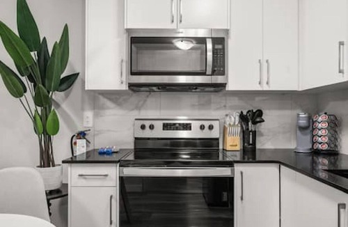 Southeast Calgary House | Cozy 2BR, Wolf Willow SE, close to HWY