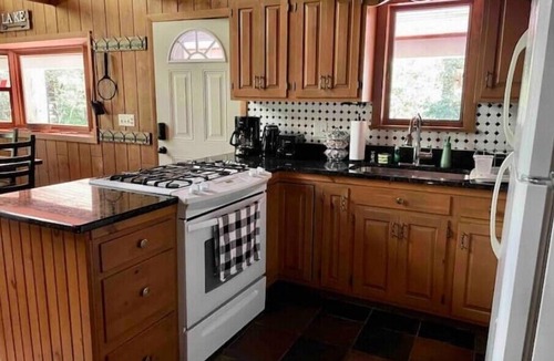 Freedom House | Cozy 3-bdrm with Ossipee Lake access, near White Mntns, Skiing, Shopping, Hiking