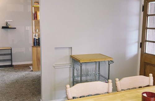 Cedar Rapids House | Cozy 3 bed, 1.5 bath with laundry, den, and patio