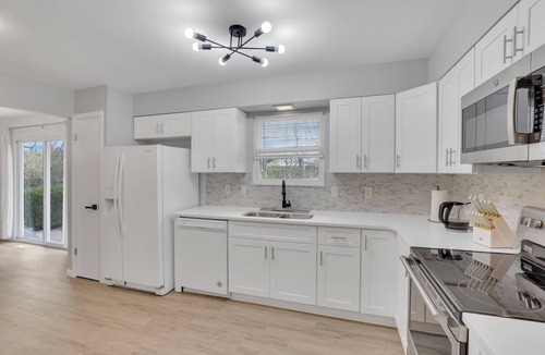 Northwest Columbus House | Cozy 3 bed, 2 bath Ranch Home in Columbus with Garage Parking