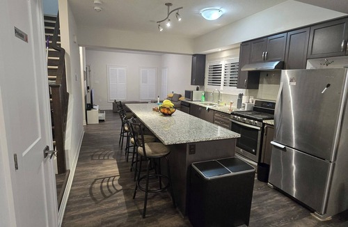 Kitchener House | Cozy 3-Bed home with free Parking & Wifi. Near Convenience, Trails, Attractions