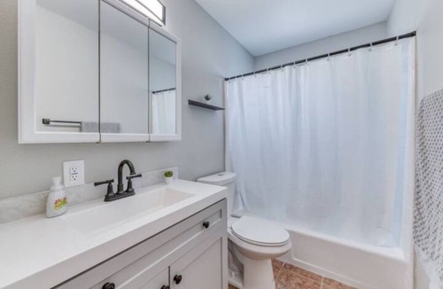 Clovis House | Cozy 3 Bedroom 2 Bath Home in Clovis, CA