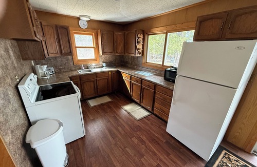 Tower Cabin | Cozy 3 bedroom cabin centrally located at Moccasin Point, Lake Vermilion.