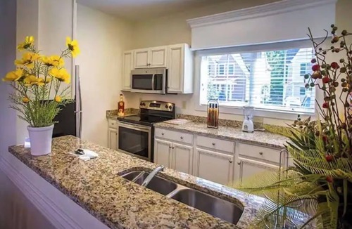Lackey Cottage | Cozy 3-bedroom cottage in enchanting Williamsburg with AC and fitness room