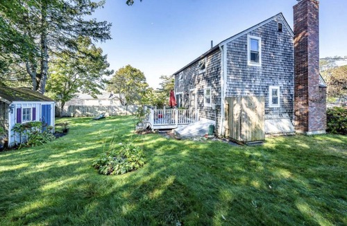 Hyannis Cottage | Cozy 3 bedroom cottage — walk to beach & downtown Hyannis