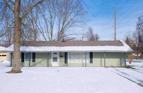 Warren Park House | Cozy 3 Bedroom Home - Close To Everything Downtown