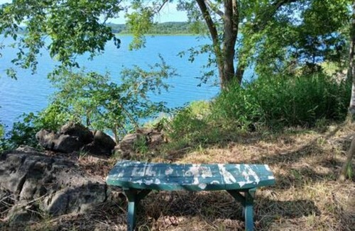 Protem House | Cozy 3-bedroom home on beautiful Bull Shoal with WiFi, AC