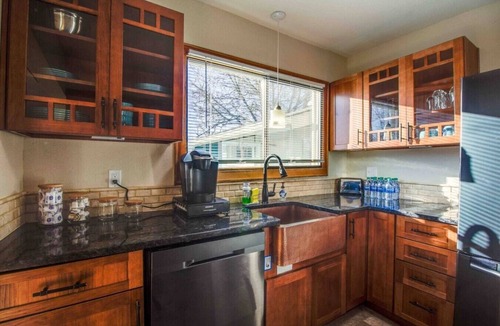 Friendly House | Cozy 3-Bedroom Home with EV 240Vcharger