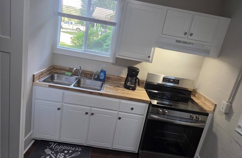 Gold Rock House | Cozy 3-bedroom house in charming Elm City with WiFi, AC Wilison/Raleigh house