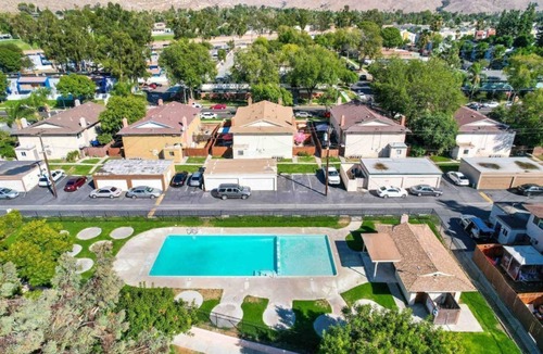 Riverside Apartment | Cozy 3 BR Condo With Pool Access In Riverside