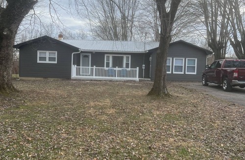 Eckerty House | Cozy 3 br house one minute from Patoka Lake close to the Marina & many ramps