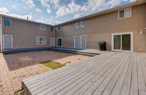 Northwest Calgary House | *Cozy* 3 BR - OnRoute to Banff