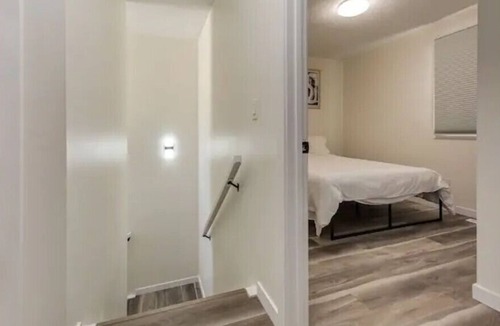 Northwest Calgary House | *Cozy* 3 BR - OnRoute to Banff